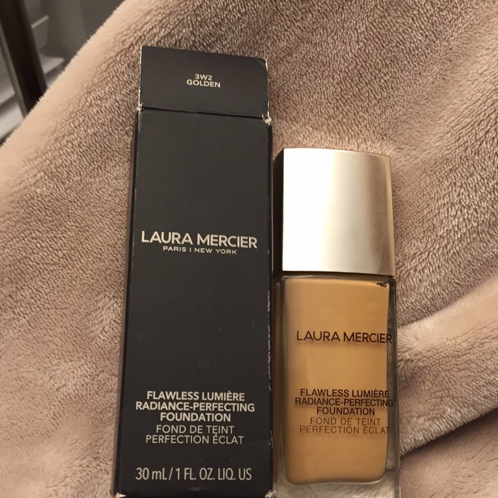 Laura Mercier Flawless Lumiere Foundation